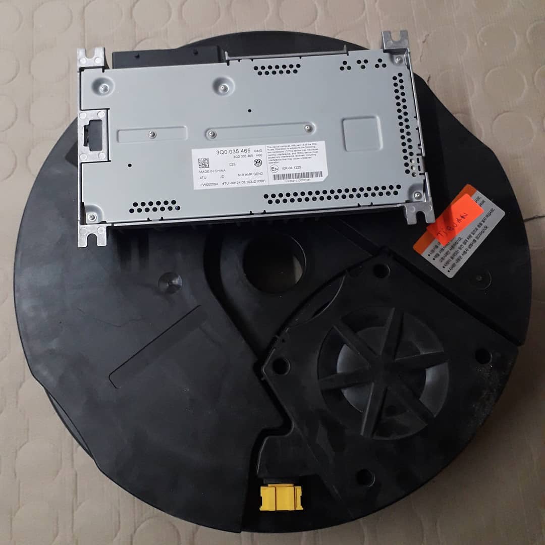 SUBWOOFER TIGUAN + AMPLIFICATOR
