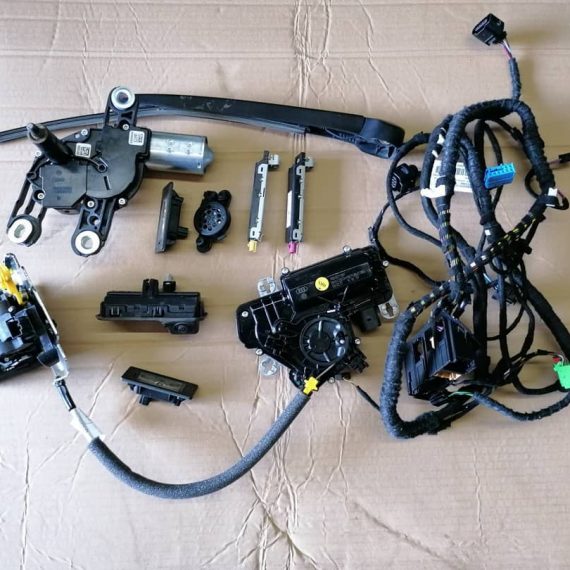 VW Touareg lll Mecanism hayon Stergator, motoras stergator, camera marsalier, broasca, iluminare numar, instalatie, buzzer senzor parcare si amplificator antena