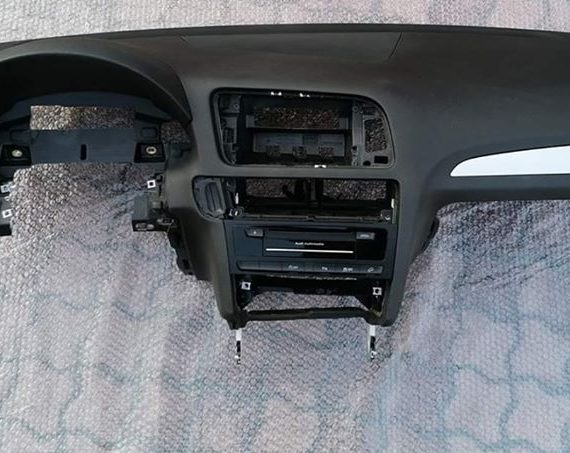 Plansa bord Audi Q5 8R 2013